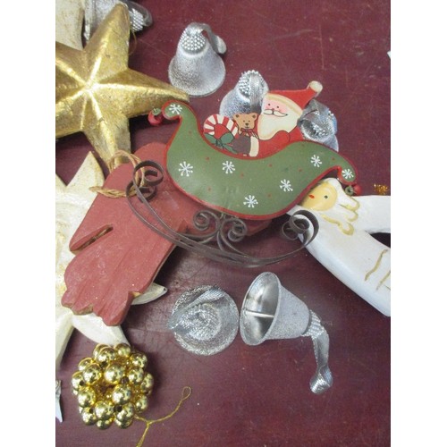 250 - SELECTION OF GOOD CHRISTMAS TREE DECORATIONS, INC HAND-MADE WOODEN FLYING ANGELS ETC, GOLD CHRISTMAS... 