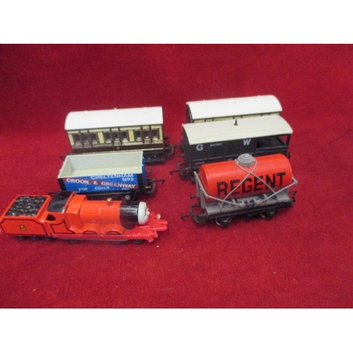 251 - HORNBY AND OTHER MODEL RAILWAY CARRIAGES, BUILDING, TUNNEL AND OTHER RAILWAY RELATED ITEMS.