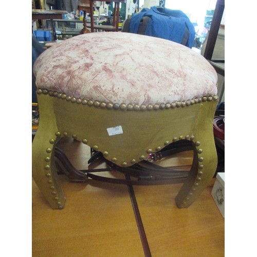 270 - DECORATIVE DRESSING ROOM STOOL. GILT FRAME, UPHOLSTERED SEAT WITH GILT STUDS IN MARBLE PATTERN FABRI... 