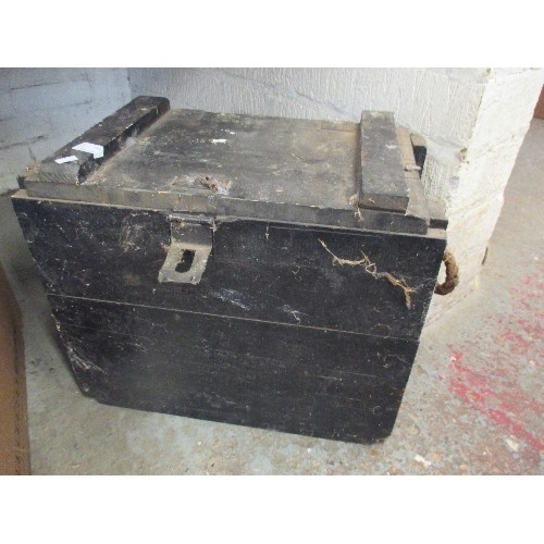 140 - PINE AMMUNITION BOX. METAL HINGES AND ROPE HANDLES.