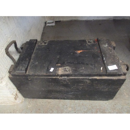 142 - PINE AMMUNITION BOX WITH ROPE HANDLES.