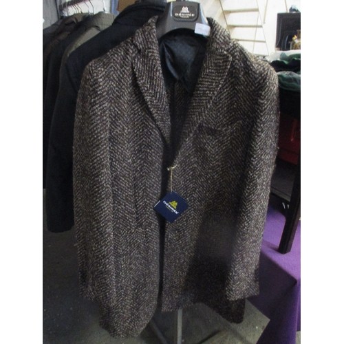 352 - BRAND-NEW ITALIAN DESIREE FASHION COAT. IN BROWN, LARGE HERRINGBONE PATTERN. 44