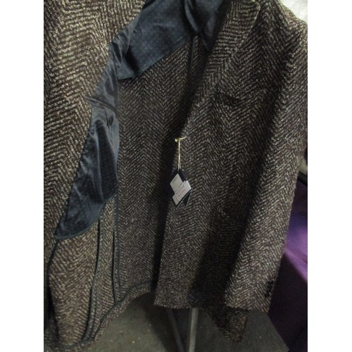 352 - BRAND-NEW ITALIAN DESIREE FASHION COAT. IN BROWN, LARGE HERRINGBONE PATTERN. 44