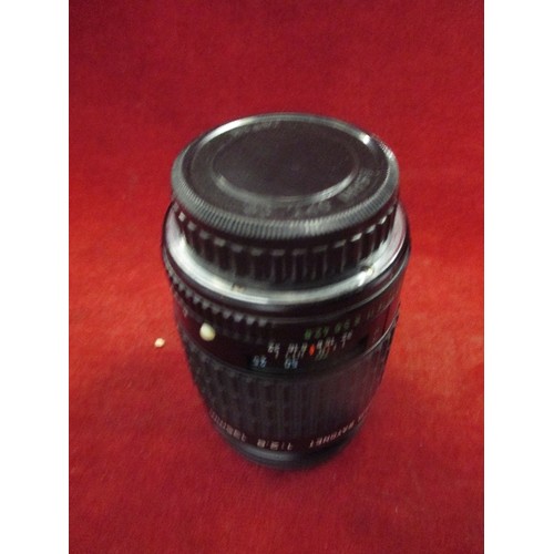 266 - TAKUMA BAYONET CAMERA LENS. 1:2.8 135MM WITH LENS CAP AND BAG.