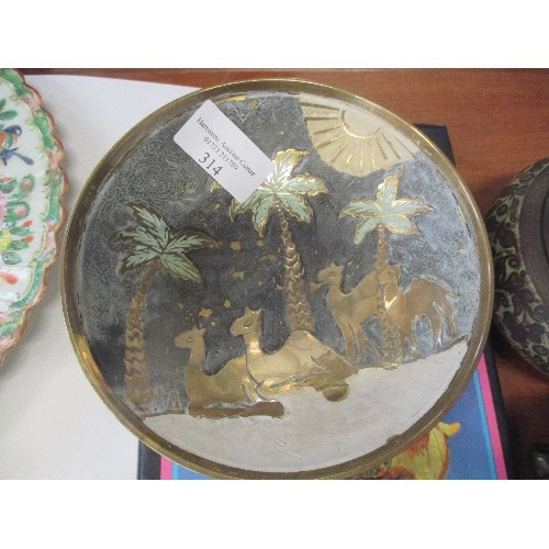 314 - VINTAGE ORIENTAL LOT, INCLUDES 19TH CENTURY FAMILLE-ROSE PLATE, WITH OLD STAPLE REPAIR. METAL WARES,... 