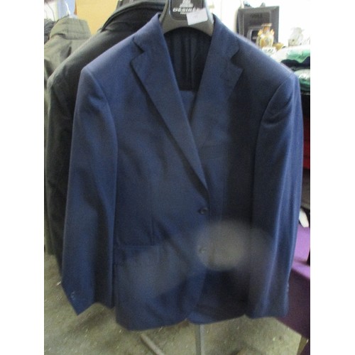 191 - BRAND-NEW ITALIAN DESIGNER SUIT. NAVY BLUE. 100% FINE WOOL. SIZE 38