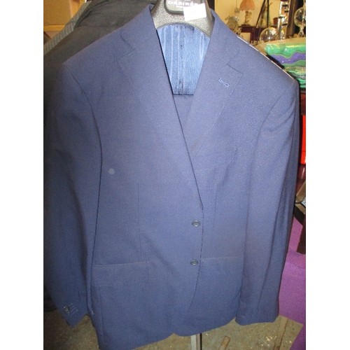 191 - BRAND-NEW ITALIAN DESIGNER SUIT. NAVY BLUE. 100% FINE WOOL. SIZE 38