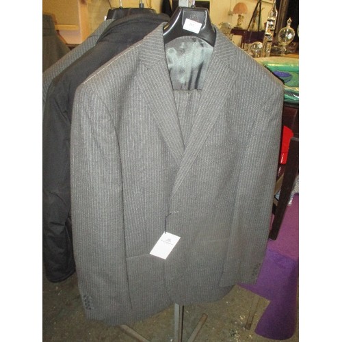 192 - BRAND-NEW ITALIAN DESIGNER SUIT. GREY PINSTRIPE. 100% FINE WOOL. SIZE 48