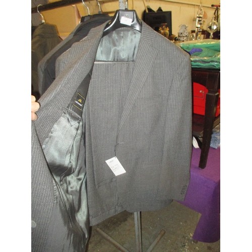 192 - BRAND-NEW ITALIAN DESIGNER SUIT. GREY PINSTRIPE. 100% FINE WOOL. SIZE 48