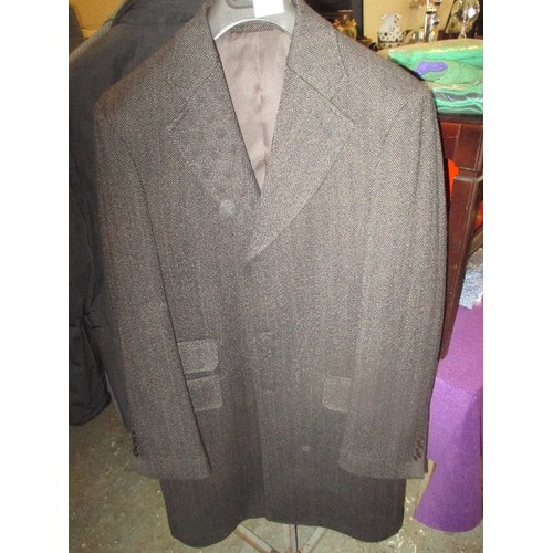 195 - BRAND-NEW SUPERB QUALITY ITALIAN DESIGNER GENTS OVERCOAT. CHARCOAL GREY HERRINGBONE FABRIC.  100%. F... 