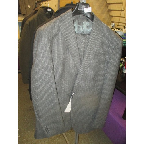 201 - BRAND-NEW ITALIAN DESIGNER SLIM-FIT SUIT. GREY PINSTRIPE. 100% WOOL. SIZE 46