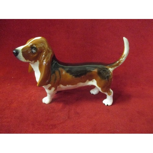 11 - BESWICK BASSET HOUND - PRINTED MARKS TO FEET - 20CM X 13CM