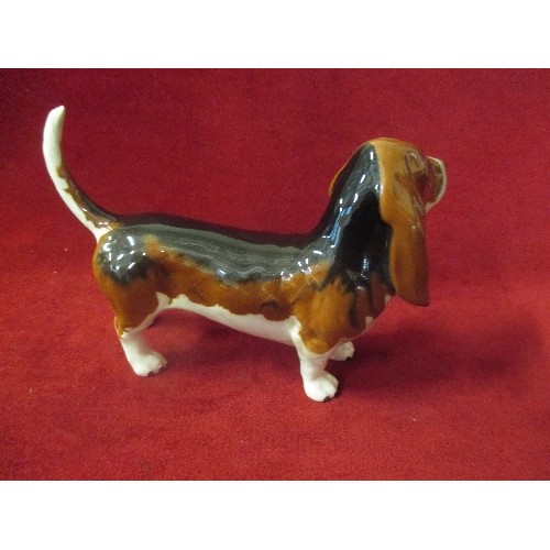 11 - BESWICK BASSET HOUND - PRINTED MARKS TO FEET - 20CM X 13CM