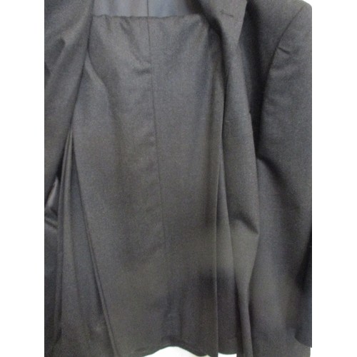 261 - BRAND NEW ITALIAN DESIGNER SUIT BY DESIREE. CHARCOAL. 100% WOOL. XXL. 40