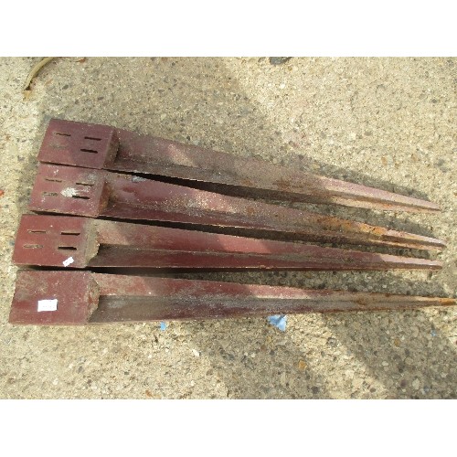 543 - 4 X 4FT FENCE POSTS