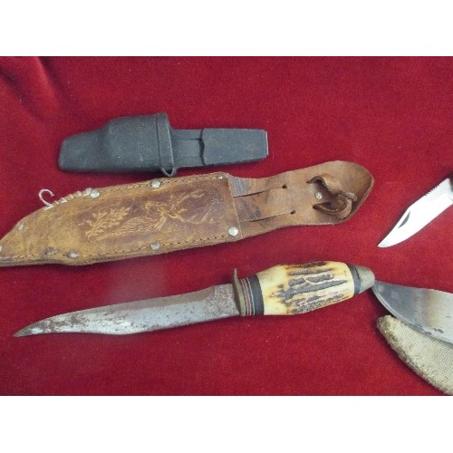 50 - 4 MIXED KNIVES - VINTAGE WITH WOODEN HANDLE, HORN HANDLE AND 2 OTHERS