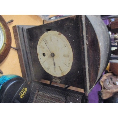 226 - MIXED LOT, INCLUDING ANEROID BAROMETER, ANTIQUE OAK MANTEL CLOCK A/F. SELF-POWERED RADIO. THERMAL 20... 