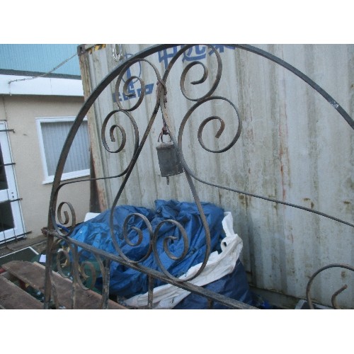 553 - 2 WROUGHT IRON GATES