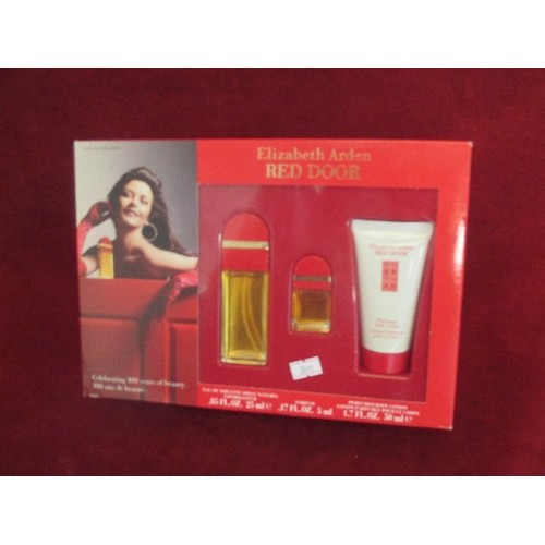 75 - ELIZABETH ARDEN 'RED DOOR' FRAGRANCE GIFT SET, NEW/ BOXED.