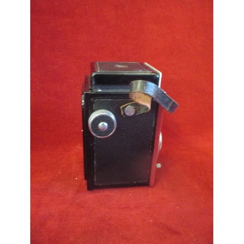 79 - HAKING'S HALINA PREFECT REFLEX TYPE CAMERA. MODEL 103. TAKES 12 PICTURES ON 120 FILM. ORIGINAL BOX.