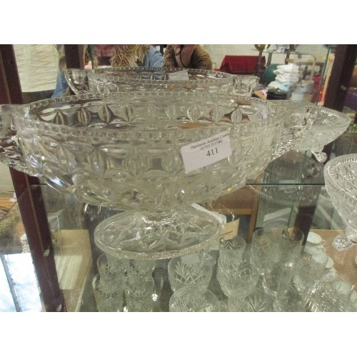 215 - UNUSUAL ART DECO PRESSED GLASS TABLE CENTRE BOWL WITH CANDLE HOLDERS IN THE HANDLES - 33CM, TOGETHER... 