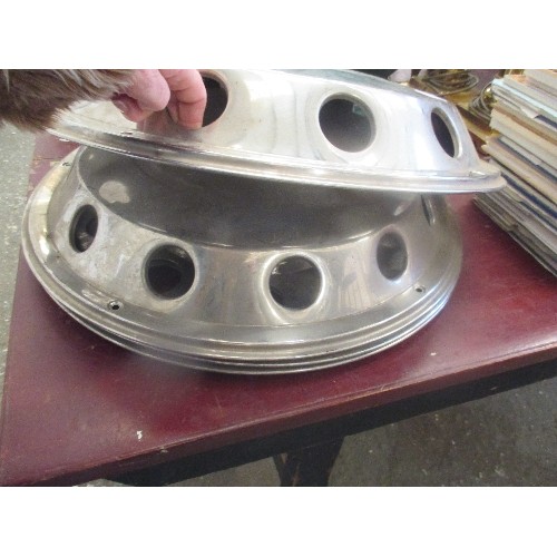 192 - LARGE CHROME WHEEL HUBS X 4. APPROX 60CM DIAM.