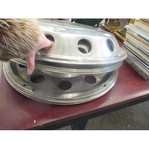 192 - LARGE CHROME WHEEL HUBS X 4. APPROX 60CM DIAM.