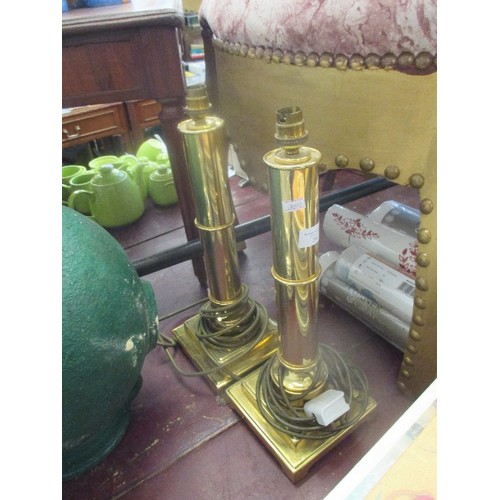 200 - 2 HEAVY BRASS BASED TABLE LAMPS. 44CM H, INC BULB HOLDER.