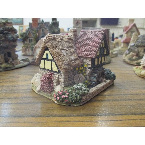 300 - LOVELY COLLECTION OF MODEL HOUSES,  LILLIPUT LANE,  DANBURY MINT ETC