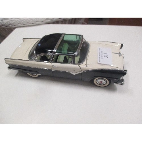 318 - DANBURY MINT FORD 1955 CROWN VICTORIA SEDAN WITH CERT AND 1958 FERRARI MODEL