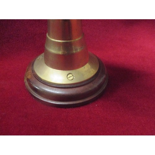 82 - A DECORATIVE BRASS/WOOD 'SHIPS ENGINE ROOM TELEGRAPH' THROTTLE.