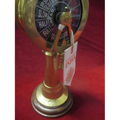 82 - A DECORATIVE BRASS/WOOD 'SHIPS ENGINE ROOM TELEGRAPH' THROTTLE.