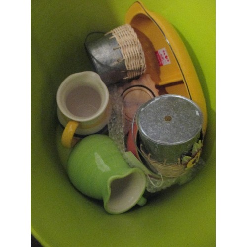 226 - LARGE QUANTITY OF KITCHENALIA, MANY NEW/BOXED ITEMS. INCLUDES TRAYS, MUGS, PEGS, GLASSWARE AND CERAM... 