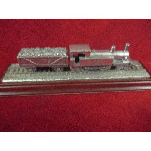 228 - 2 GOOD QUALITY BOXED LOCOMOTIVE/TRAIN MODELS. BOXED. ROYAL HAMPSHIRE ART FOUNDRY.