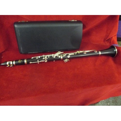 231 - CUSTOM CS CLARINET IN CASE. WITH PADDED BAG.