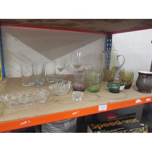 440 - SHELF OF GLASSWARES