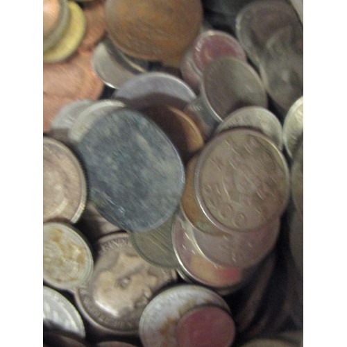 30 - TIN OF MIXED BRITISH AND FOREIGN COINS INC PENNIES - VICTORIAN TO ELIZABETH, USA QUARTER DOLLARS, 19... 