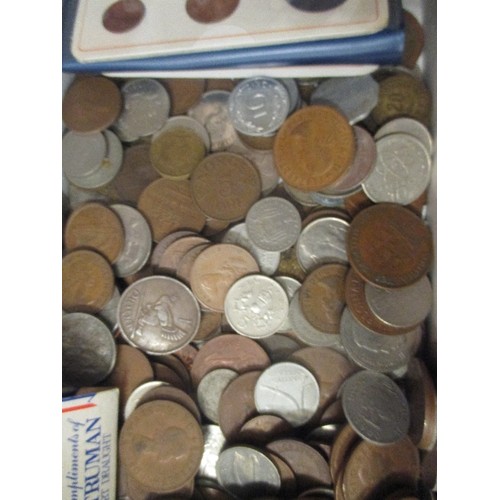 31 - CIGAR BOX FULL OF MIXED BRITISH AND FOREIGN COINS - GEO VI, ELIZ PENNIES, HALF PENNIES, ALSO IRISH, ... 