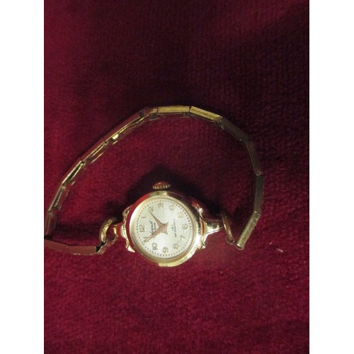 41 - TWO LADIES WATCHES INC ACCURIST 21 JEWELS SWISS GOLD PLATED WATCH (WORKING) ON GILT STRAP AND A LORU... 