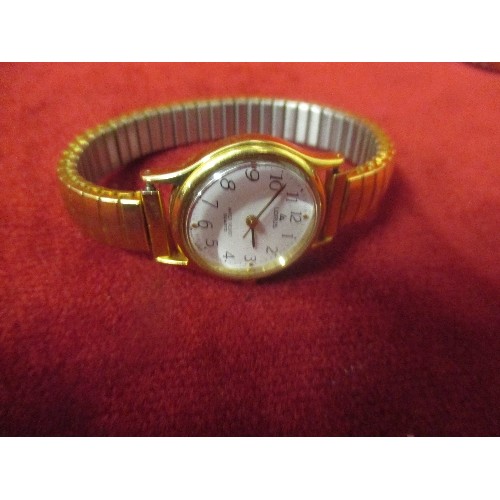 41 - TWO LADIES WATCHES INC ACCURIST 21 JEWELS SWISS GOLD PLATED WATCH (WORKING) ON GILT STRAP AND A LORU... 