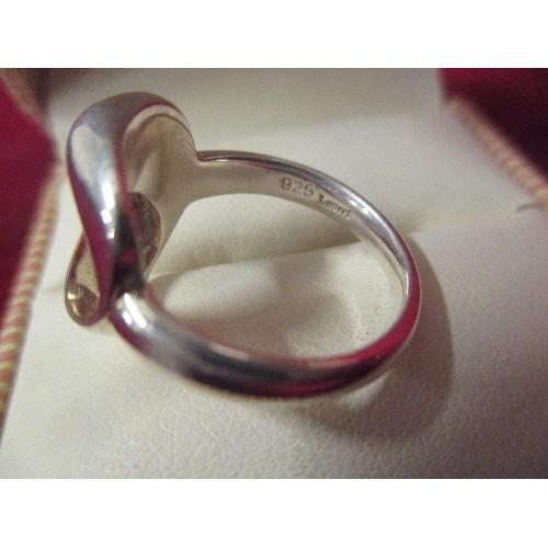 48 - STERLING SILVER CONTEMPORARY STYLE RING - SIZE N