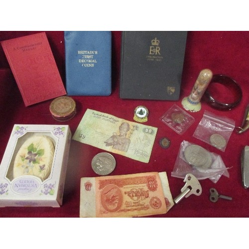 54 - MIXED BOX INC COINS (CHURCHILL CROWNS), BANKNOTES (RUSSIA, EGYPT), TWO VICTORIAN GRADUATED PEWTER TA... 