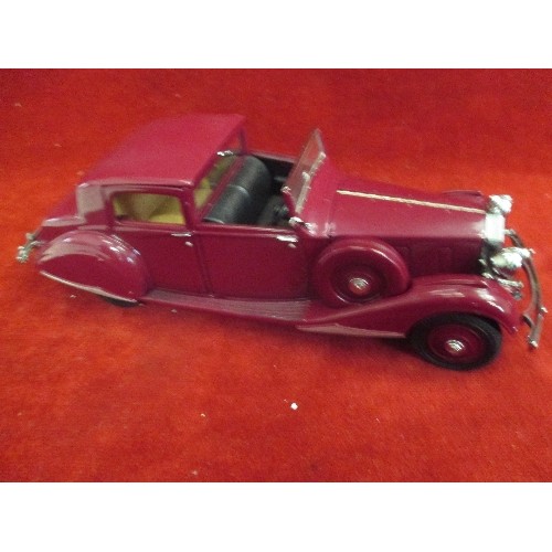 4 - DANBURY MINT 1:24 DIE CAST MODEL VEHICLE 1938 ROLLS-ROYCE PHANTOM III SEDANCA DE VILLE I GARNET COLO... 