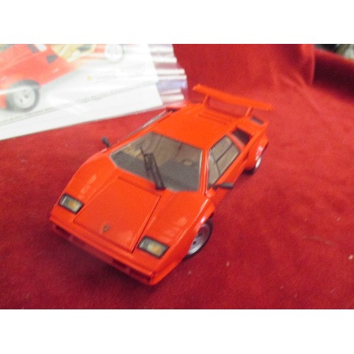 5 - A FRANKLIN MINT 1:24 MODEL OF A LAMBORGHINI COUNTACH WITH CERTIFICATE AND LEAFLETS