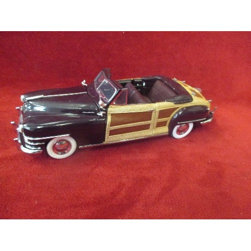 6 - A DANBURY MINT DIE CAST MODEL OF A CHRYSLER 1948 TOWN AND COUNTRY CONVERTIBLE - 1:24 SCALE, WITH CER... 