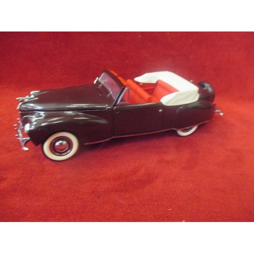 7 - A FRANKLIN MINT DIE CAST 1:24 SCALE MODEL OF A 1941 LINCOLN CONTINENTAL WITH CERTIFICATE AND PAPERWO... 