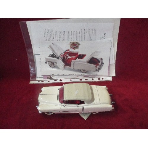 10 - A FRANKLIN MINT 1:24 SCALE DIE CAST MODEL OF A 1953 CADILLAC ELDORADO WITH CERTIFICATE AND LEAFLETS