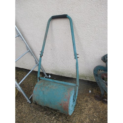 471 - VINTAGE GREEN METAL LAWN ROLLER