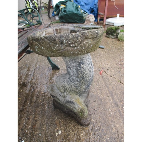 485 - CONCRETE BIRD BATH ON FISH BASE