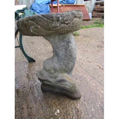 485 - CONCRETE BIRD BATH ON FISH BASE